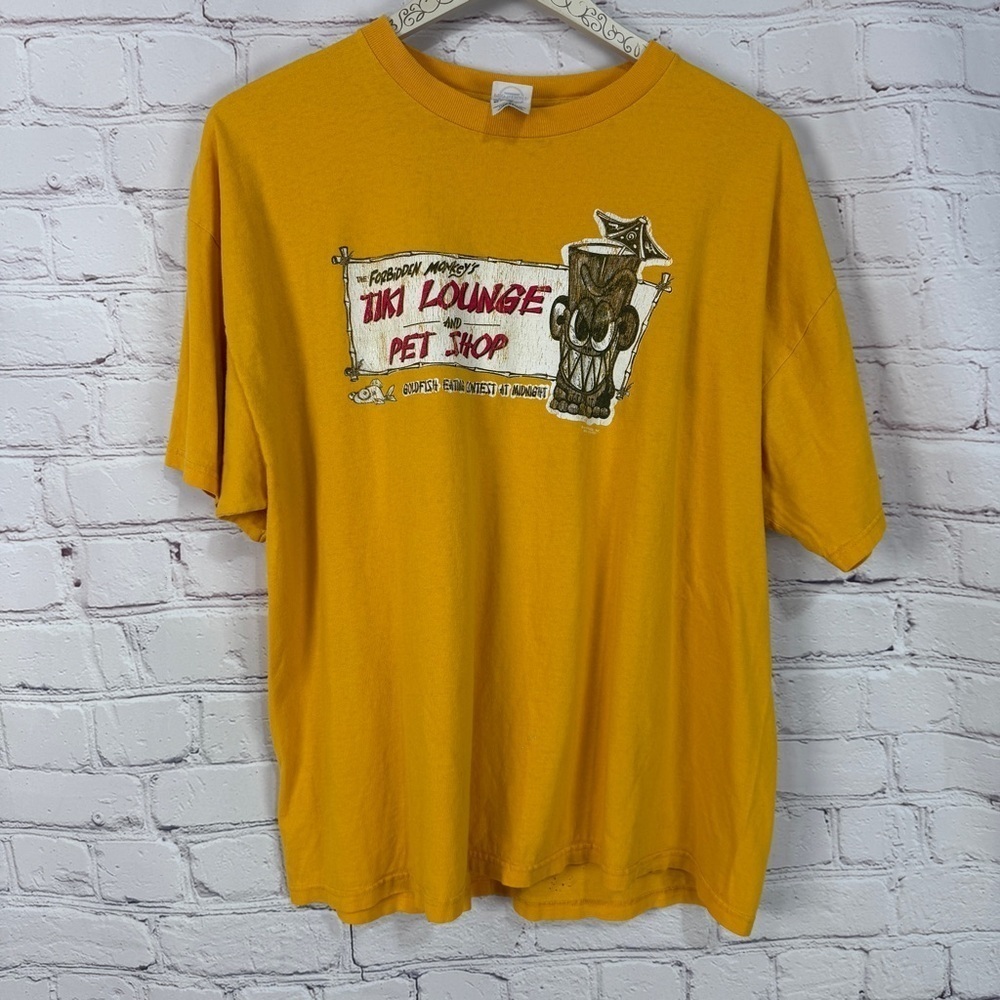 Vintage Yellow Short Sleeve Tee Graphic Design
Tiki Hawaii size 2XL distressed